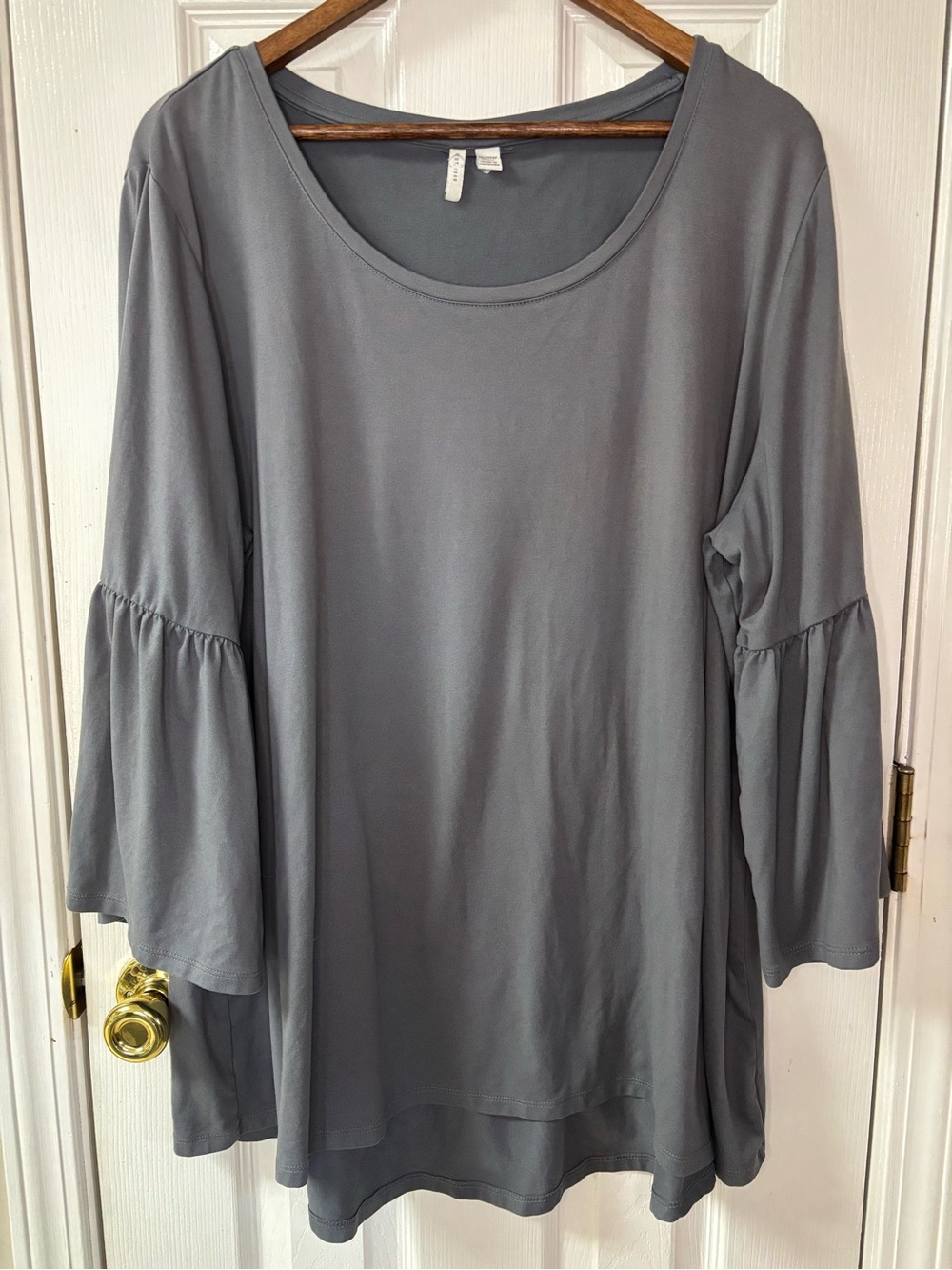 Bell Sleeve Scoop Neck Tunic in Gray